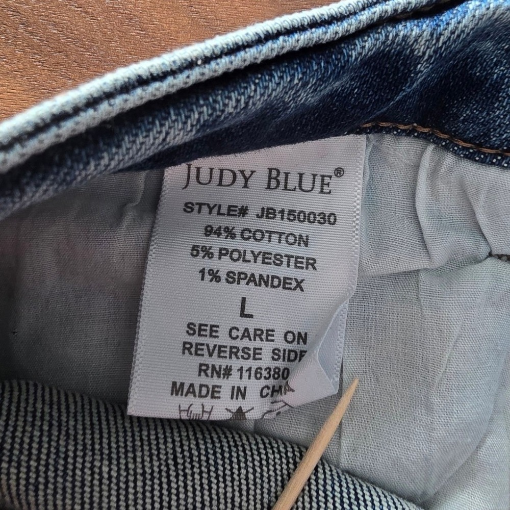 Judy Blue Distressed Bermuda Denim Shorts Large 31 Medium Wash High Rise Frayed - Picture 10 of 10
